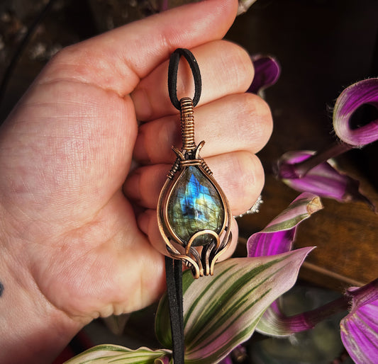 Faceted labradorite pendant